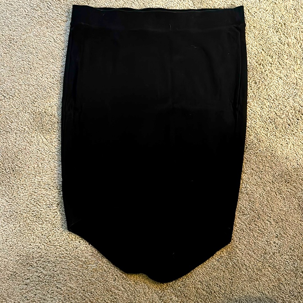 Torrid black stretchy skirt size 1 hi-low style see pics for measurements